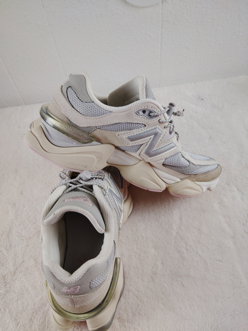 New Balance Women's White/Grey Mesh & Suede Sneaker